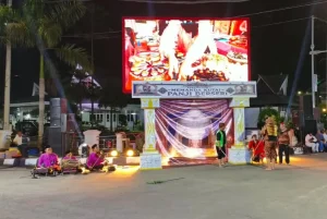 Penampilan Memanda Kutai Panji Berseri di Simpang Odah Etam (Istimewa)